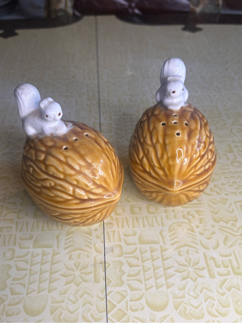 Vintage Walnut-Shaped Salt and Pepper Shaker Set with White Squirrel
